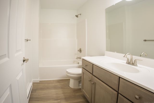 154 Grove Avenue B, Groton, CT 06340