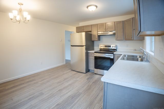 154 Grove Avenue B, Groton, CT 06340