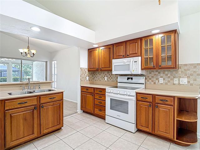 9308 FAIRWAY LAKES COURT, Tampa, FL 33647