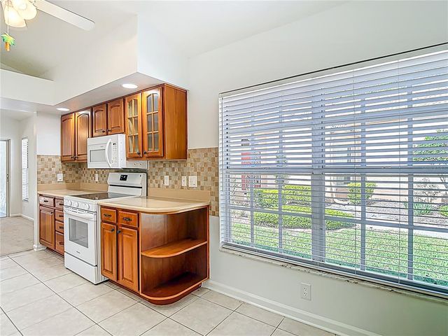 9308 FAIRWAY LAKES COURT, Tampa, FL 33647