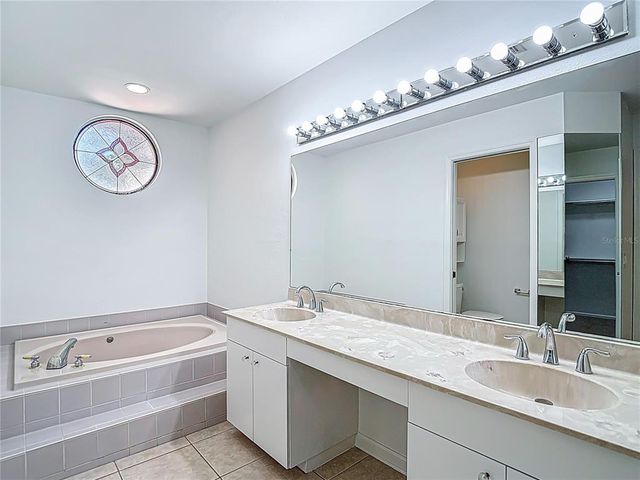9308 FAIRWAY LAKES COURT, Tampa, FL 33647