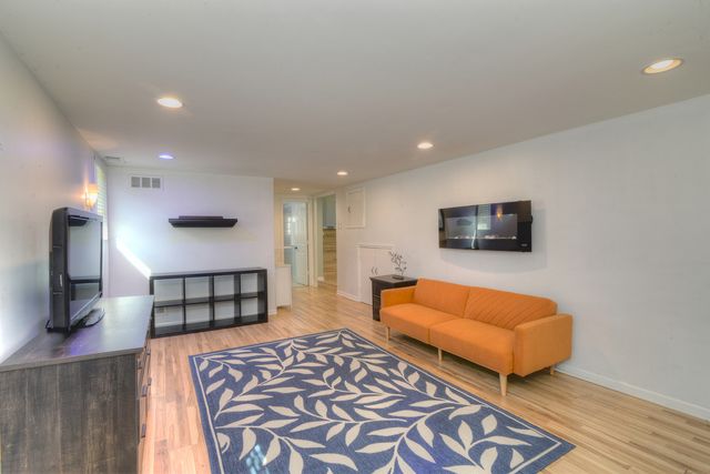 305 Maple Street, Glen Ellyn, IL 60137