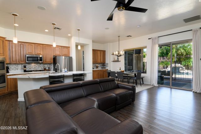 1544 W Soft Breeze Court, Oro Valley, AZ 85737