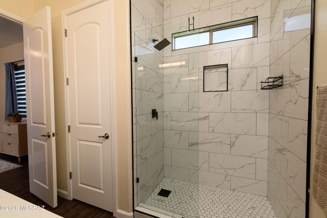 1544 W Soft Breeze Court, Oro Valley, AZ 85737