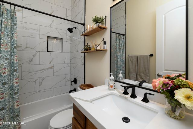 1544 W Soft Breeze Court, Oro Valley, AZ 85737