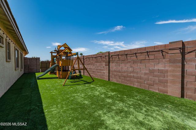1544 W Soft Breeze Court, Oro Valley, AZ 85737
