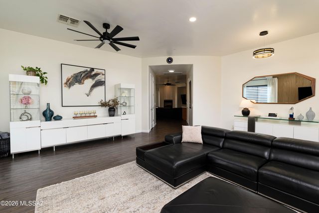 1544 W Soft Breeze Court, Oro Valley, AZ 85737