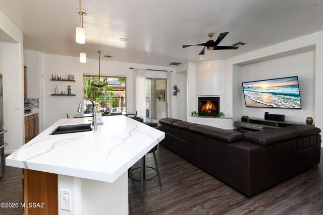 1544 W Soft Breeze Court, Oro Valley, AZ 85737