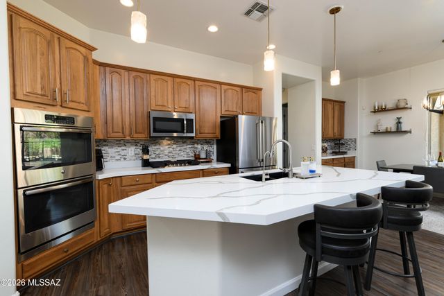 1544 W Soft Breeze Court, Oro Valley, AZ 85737