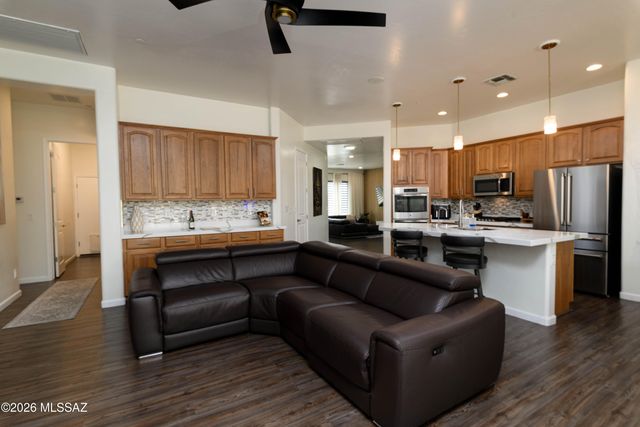 1544 W Soft Breeze Court, Oro Valley, AZ 85737