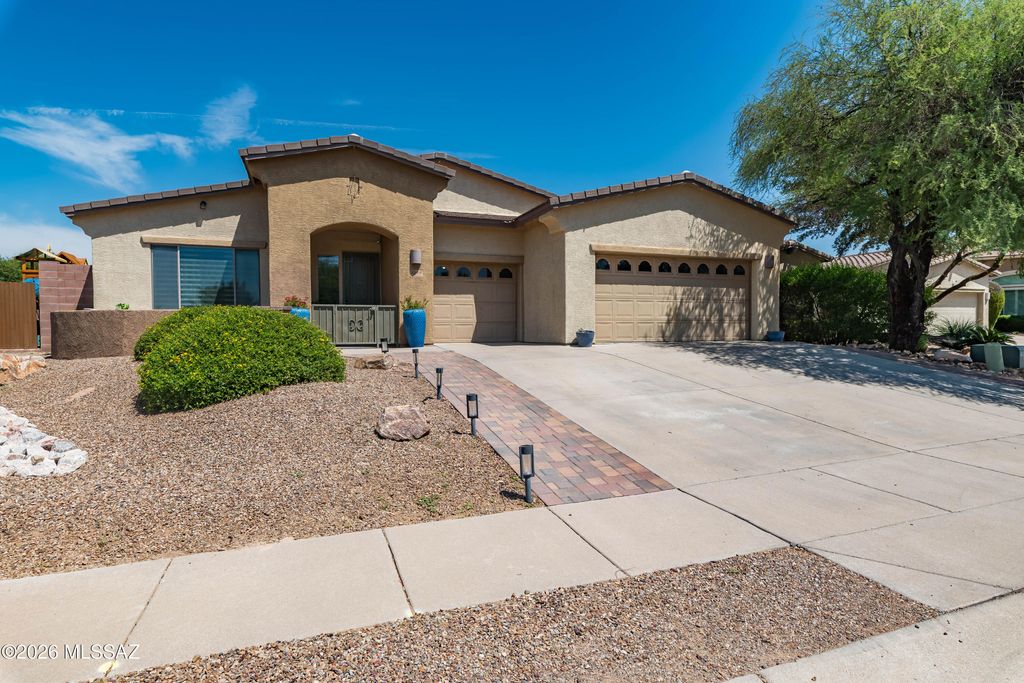 1544 W Soft Breeze Court, Oro Valley, AZ 85737