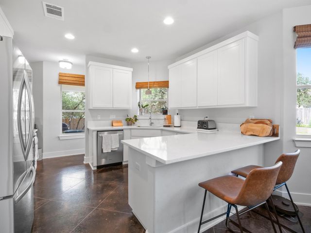 10103 Twin Lake LOOP, Dripping Springs, TX 78620