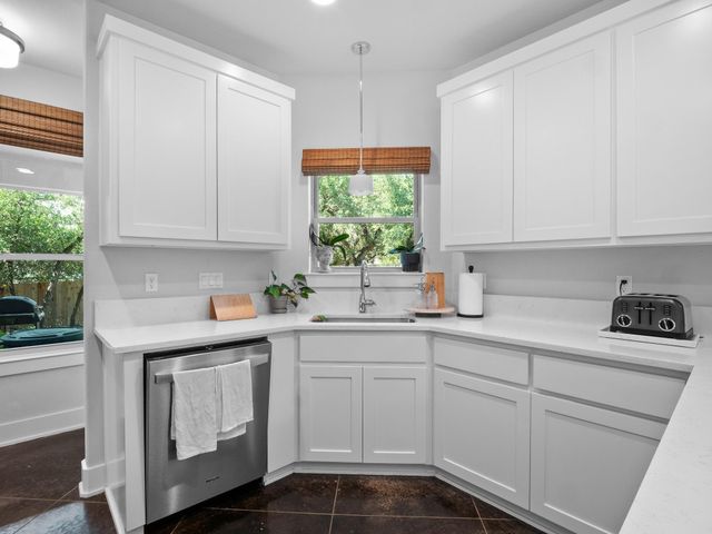 10103 Twin Lake LOOP, Dripping Springs, TX 78620