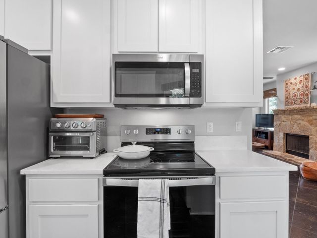 10103 Twin Lake LOOP, Dripping Springs, TX 78620