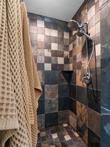 10103 Twin Lake LOOP, Dripping Springs, TX 78620