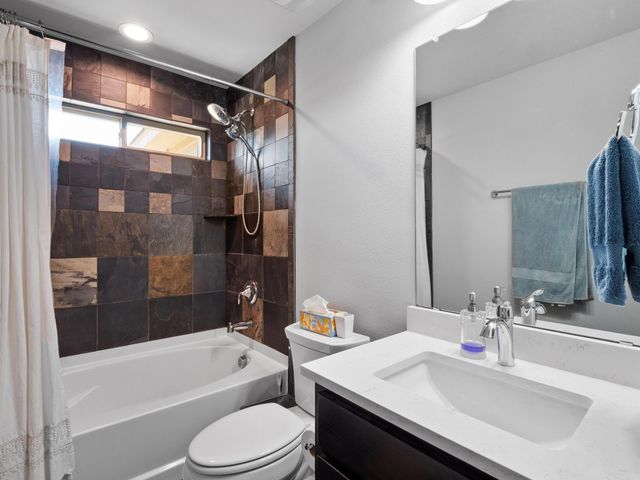 10103 Twin Lake LOOP, Dripping Springs, TX 78620