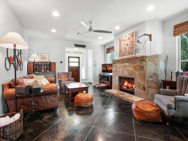 10103 Twin Lake LOOP, Dripping Springs, TX 78620