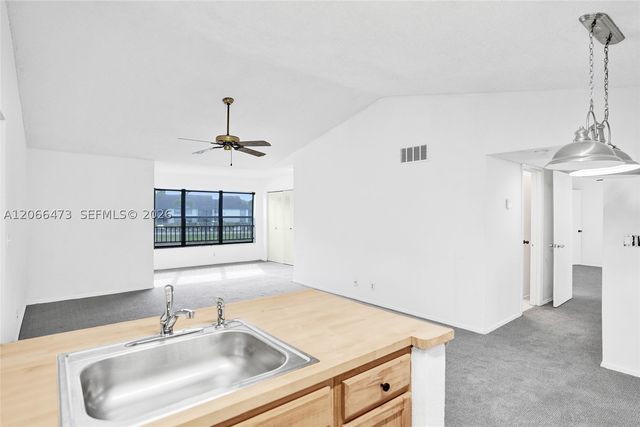 2796 S University Dr 2201, Davie, FL 33328