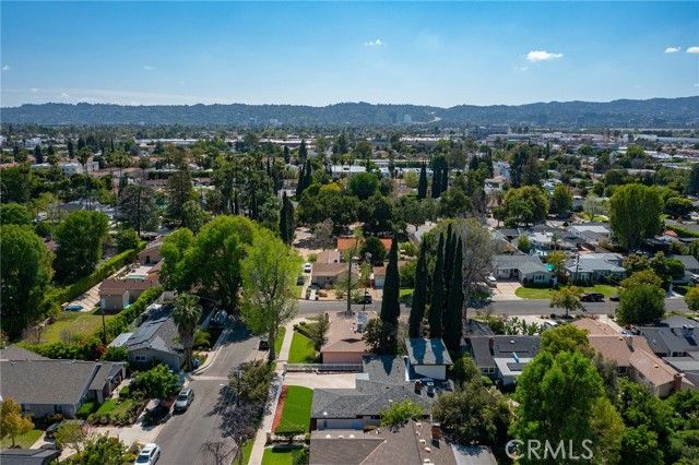 6539 Noble Avenue, Van Nuys (los Angeles), CA 91411