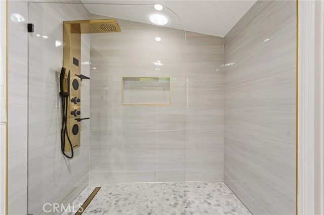 6539 Noble Avenue, Van Nuys (los Angeles), CA 91411