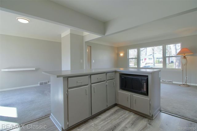 5155 Daron Lane, West Bloomfield Charter Township, MI 48324