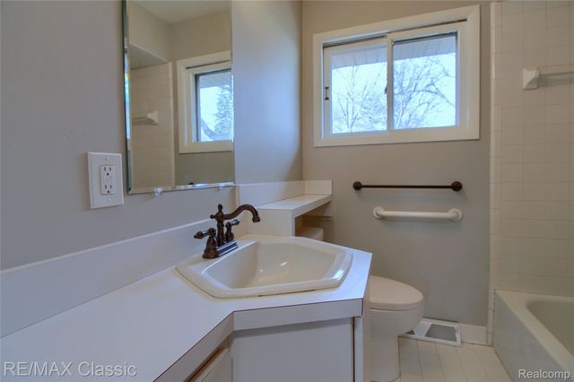 5155 Daron Lane, West Bloomfield Charter Township, MI 48324