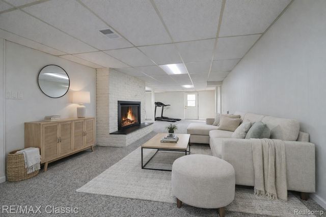 5155 Daron Lane, West Bloomfield Charter Township, MI 48324