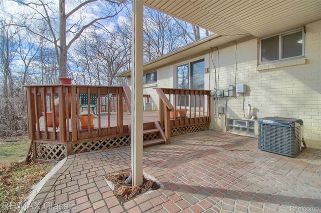 5155 Daron Lane, West Bloomfield Charter Township, MI 48324