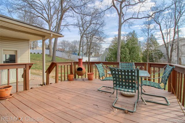 5155 Daron Lane, West Bloomfield Charter Township, MI 48324