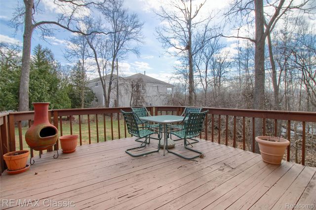 5155 Daron Lane, West Bloomfield Charter Township, MI 48324