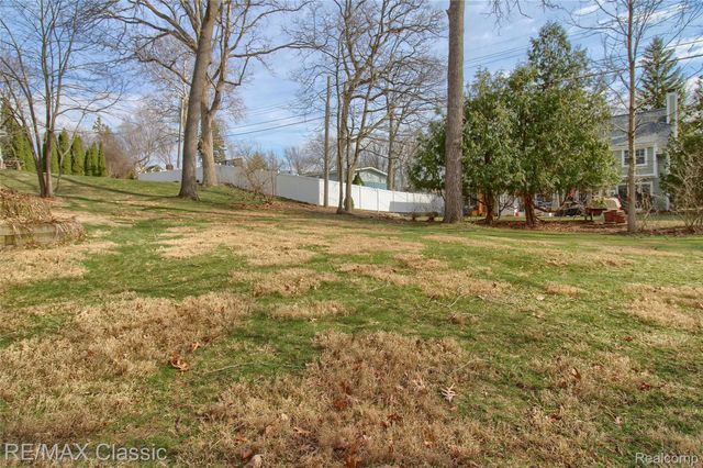 5155 Daron Lane, West Bloomfield Charter Township, MI 48324