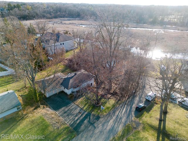 5155 Daron Lane, West Bloomfield Charter Township, MI 48324