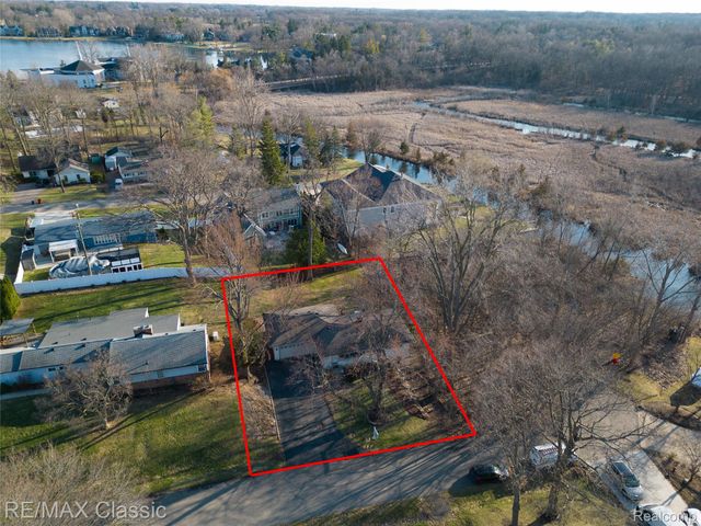 5155 Daron Lane, West Bloomfield Charter Township, MI 48324