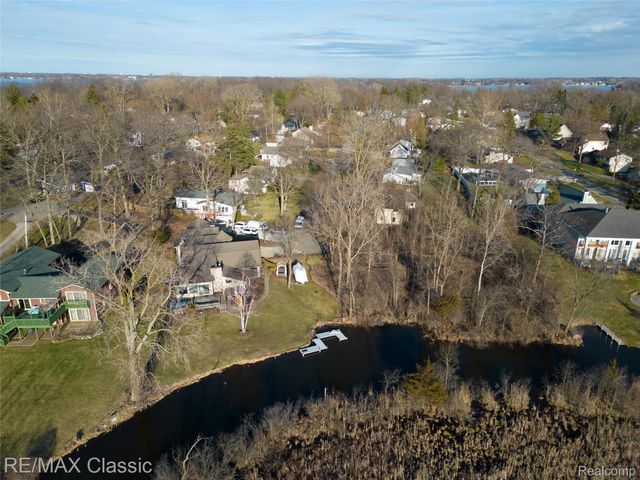 5155 Daron Lane, West Bloomfield Charter Township, MI 48324