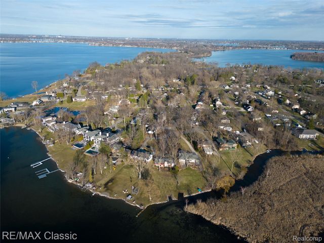 5155 Daron Lane, West Bloomfield Charter Township, MI 48324