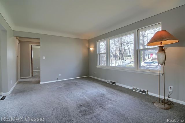 5155 Daron Lane, West Bloomfield Charter Township, MI 48324