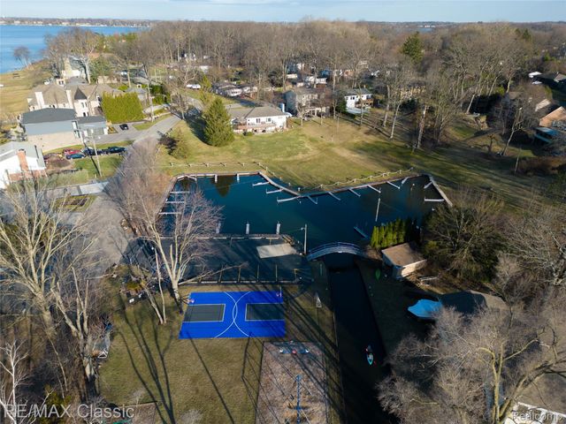 5155 Daron Lane, West Bloomfield Charter Township, MI 48324