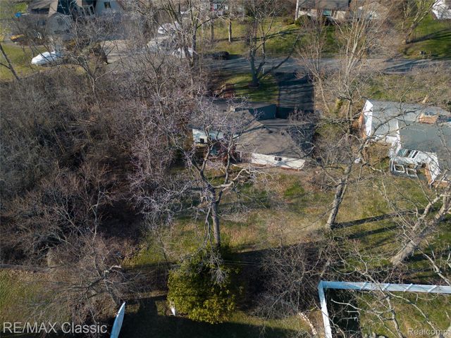 5155 Daron Lane, West Bloomfield Charter Township, MI 48324