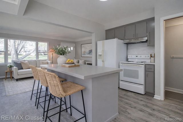 5155 Daron Lane, West Bloomfield Charter Township, MI 48324