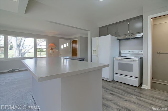 5155 Daron Lane, West Bloomfield Charter Township, MI 48324