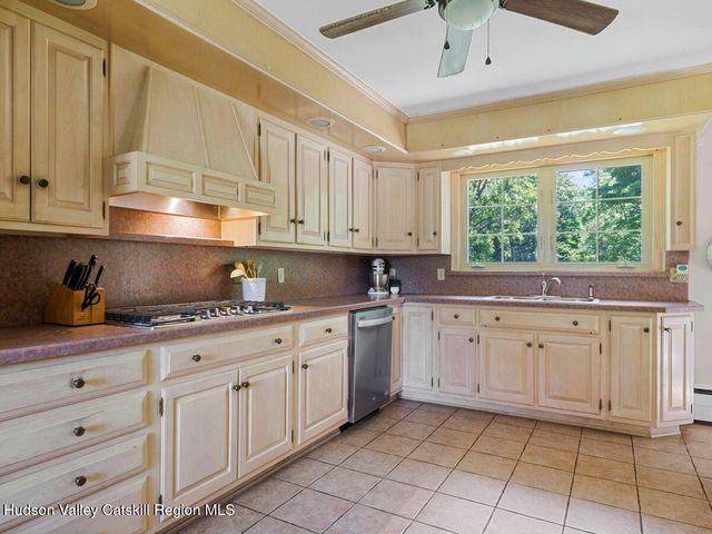 284 Tuckers Corners Road, Highland, NY 12528