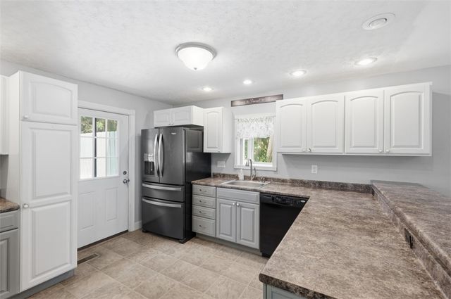 601 Wack Dr, Rochester Twp, PA 15074