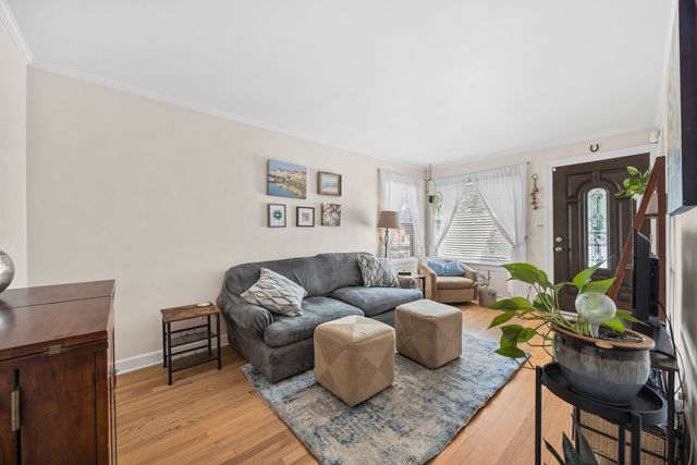 4906 W Argyle Street, Chicago, IL 60630