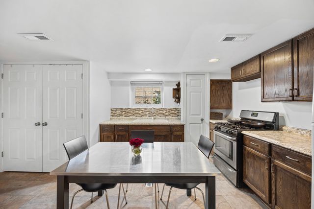 4906 W Argyle Street, Chicago, IL 60630