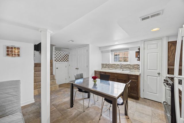 4906 W Argyle Street, Chicago, IL 60630