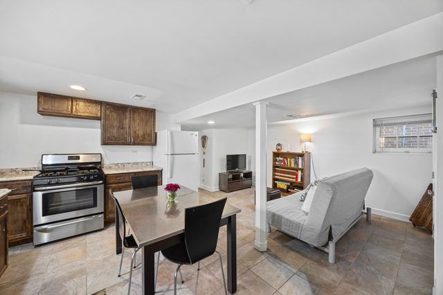 4906 W Argyle Street, Chicago, IL 60630