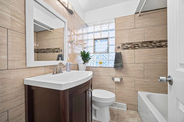 4906 W Argyle Street, Chicago, IL 60630