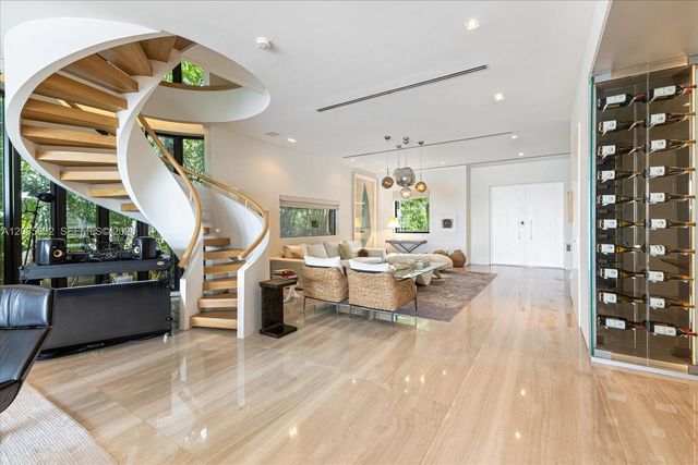 401 E Rivo Alto Drive, Miami Beach, FL 33139