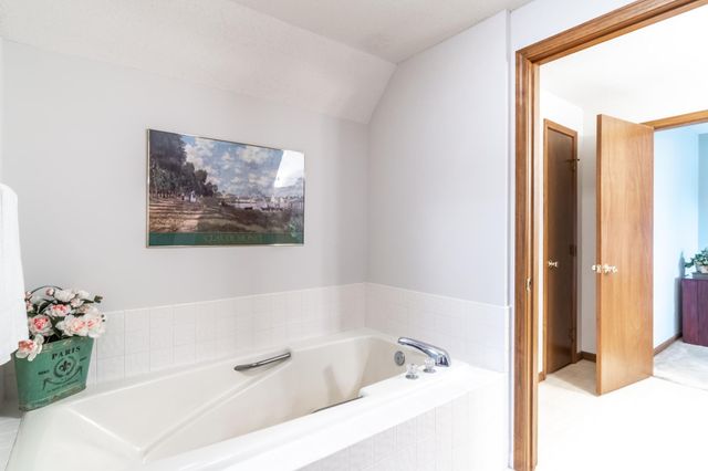 2819 Golden Fields Court, Fort Wayne, IN 46818