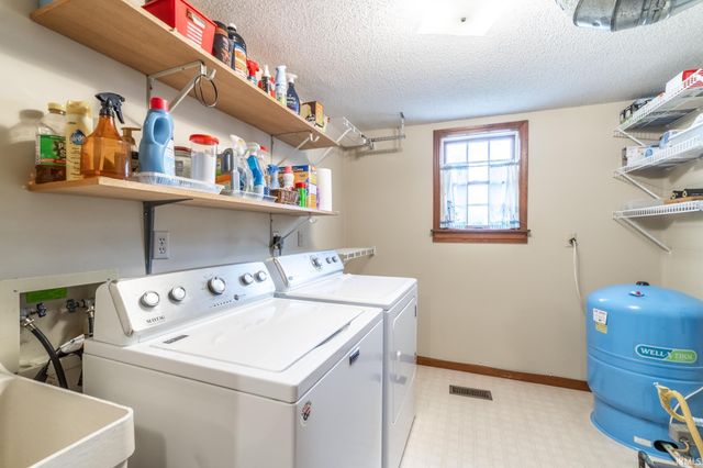 2819 Golden Fields Court, Fort Wayne, IN 46818